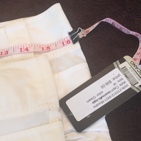 ⬇️PriceDrop⬇️🎉Host Pick🎉NWT White Bermuda shorts with band and crisscross ties - Picture 3 of 6